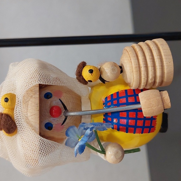 Vintage Steinbach Handmade Wooden Beekeeper Ornament. - Picture 7 of 7